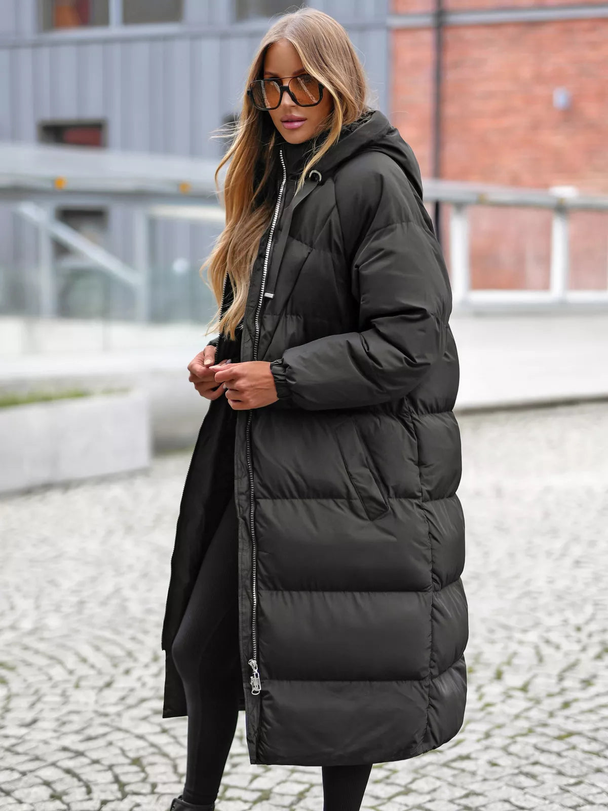 Moteriškas juodos spalvos paltas Izabel